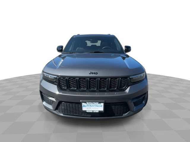 Used 2023 Jeep Grand Cherokee Altitude AWD/4WD image 3