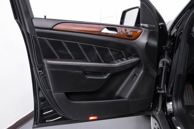 Used 2015 Mercedes-Benz ML 63 AMG 4MATIC w/ Accessory Chrome Package image 35