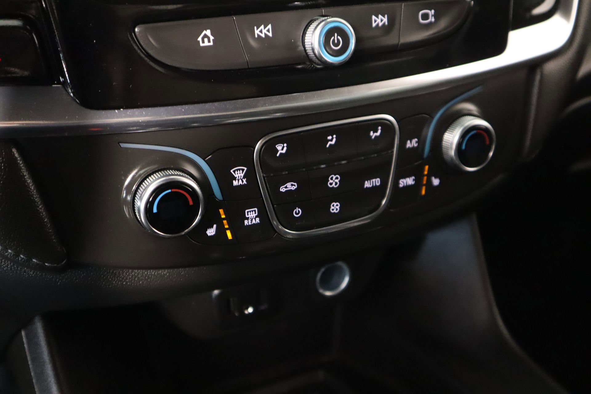 Used 2023 Chevrolet Traverse LT image 7