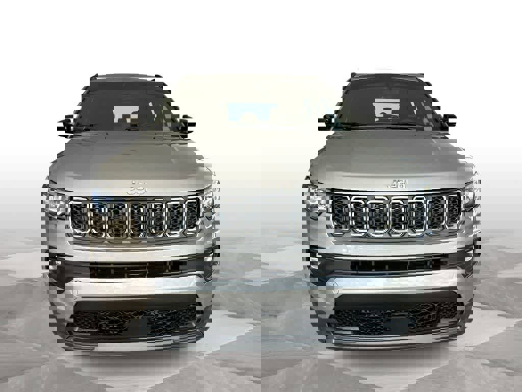 Used 2023 Jeep Compass Latitude image 3