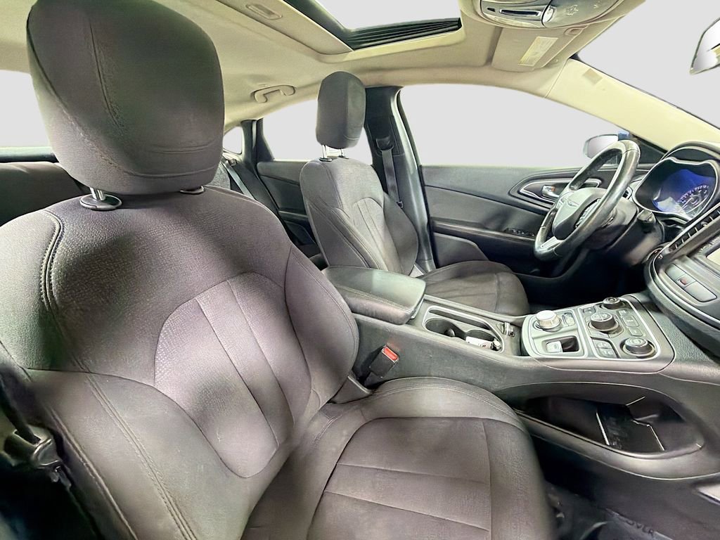 Used 2015 Chrysler 200 Limited w/ Convenience Group image 29