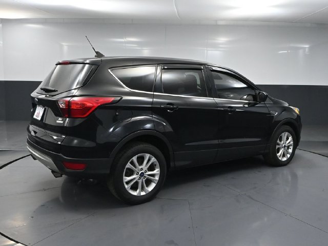 Used 2019 Ford Escape SE FWD image 3