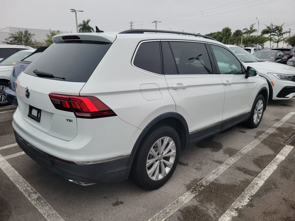 Used 2018 Volkswagen Tiguan SE w/ Panoramic Sunroof Package image 6