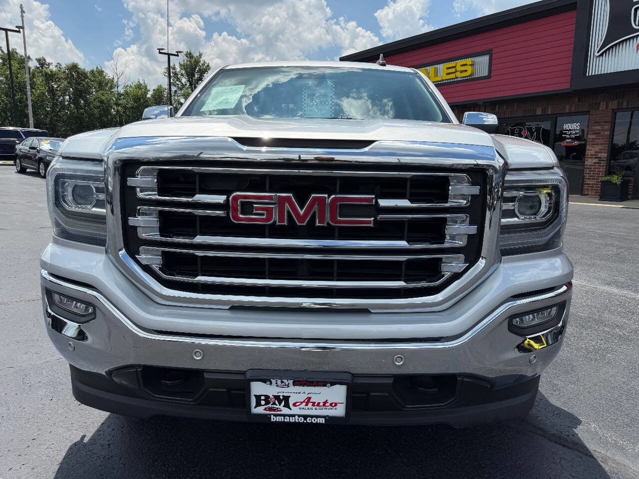 Used 2018 GMC Sierra 1500 SLT image 2