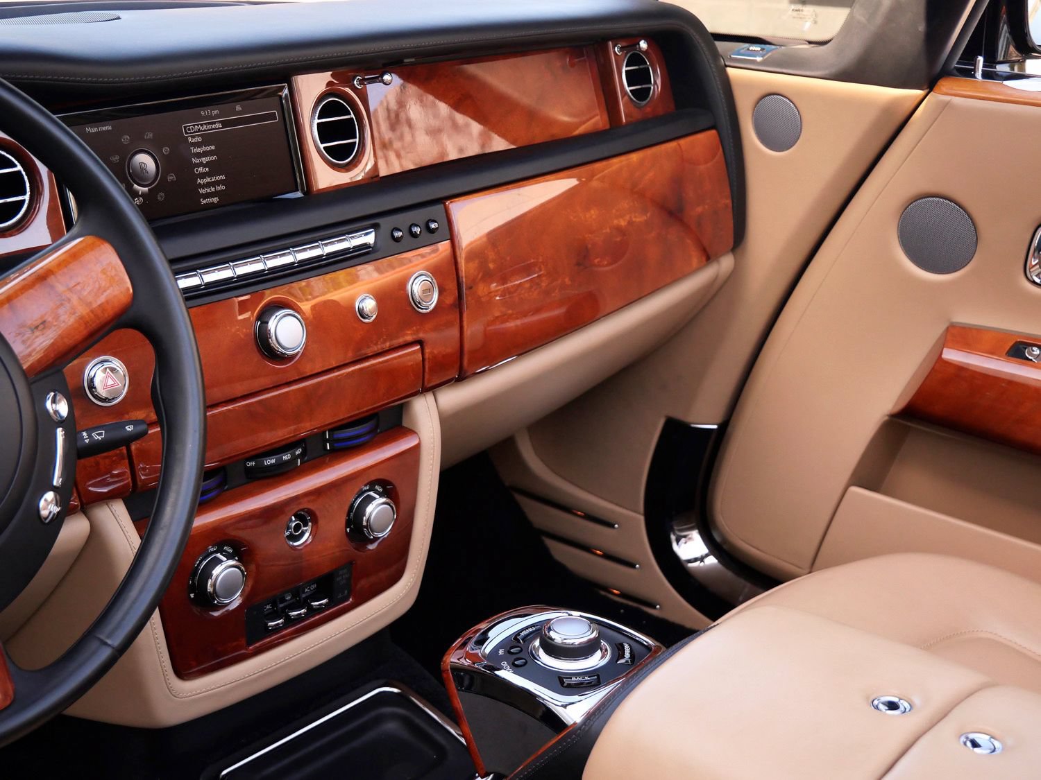 Used 2013 Rolls-Royce Phantom Drophead Coupe RWD image 25
