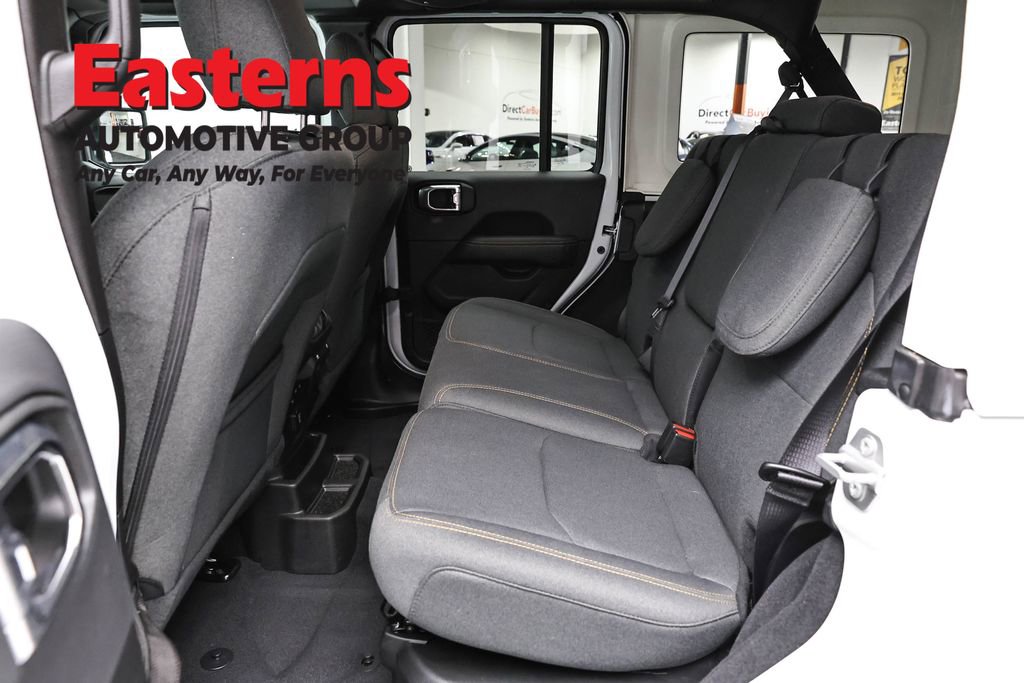 Used 2025 Jeep Wrangler Unlimited Sahara image 22