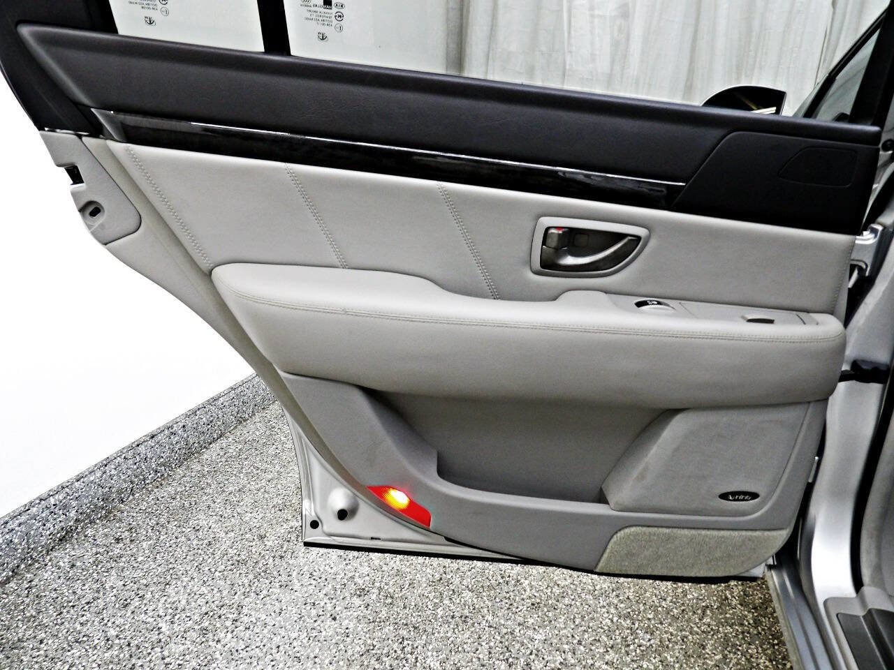 Used 2007 Kia Amanti w/ Leather Pkg image 14