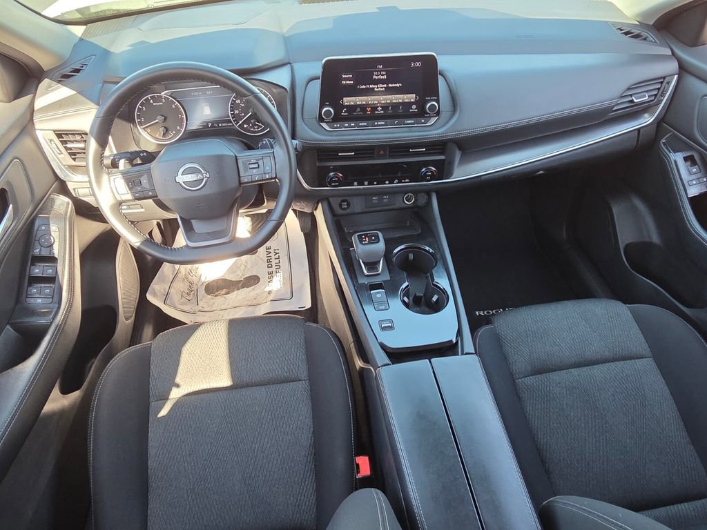 Used 2025 Nissan Rogue SV image 8