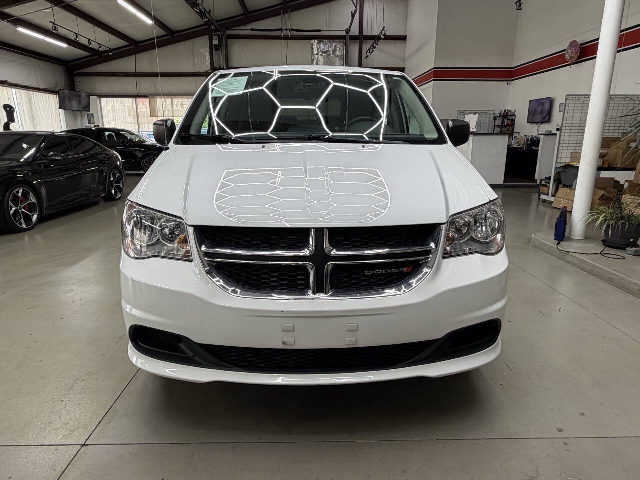 Used 2018 Dodge Grand Caravan SE FWD image 6