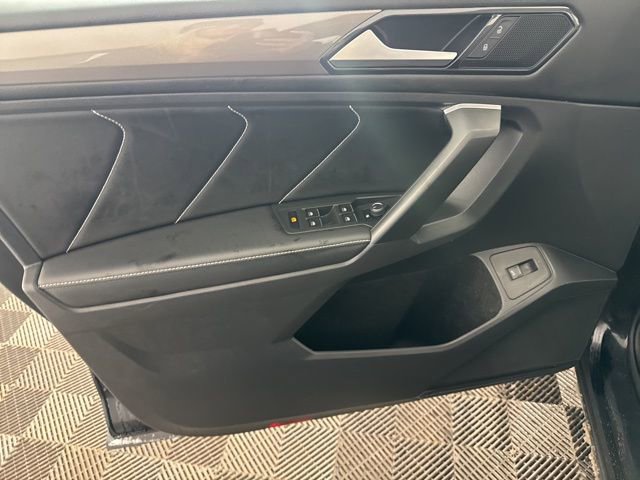 Used 2024 Volkswagen Tiguan SE image 21