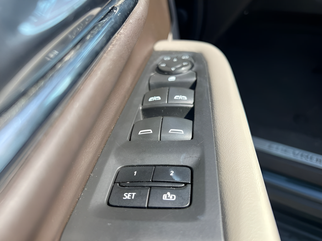 Used 2021 Chevrolet Suburban LT RWD image 17