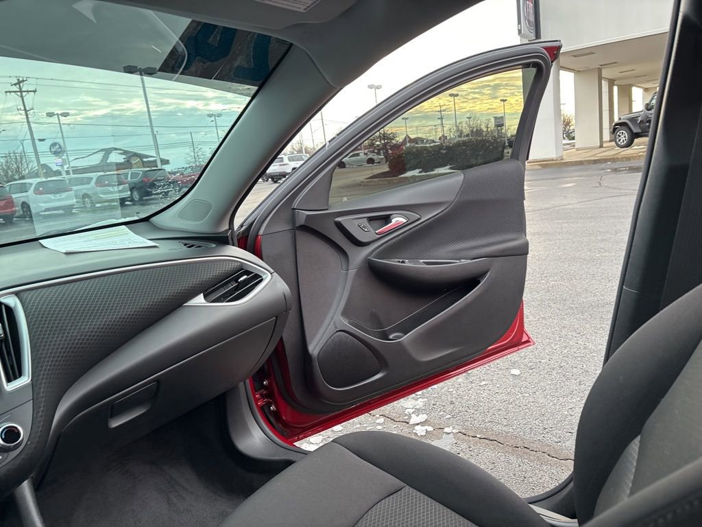 Used 2024 Chevrolet Malibu LT image 37