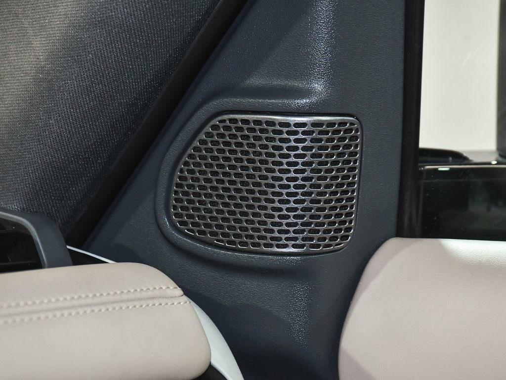 Used 2022 Land Rover Defender 90 X-Dynamic HSE image 30