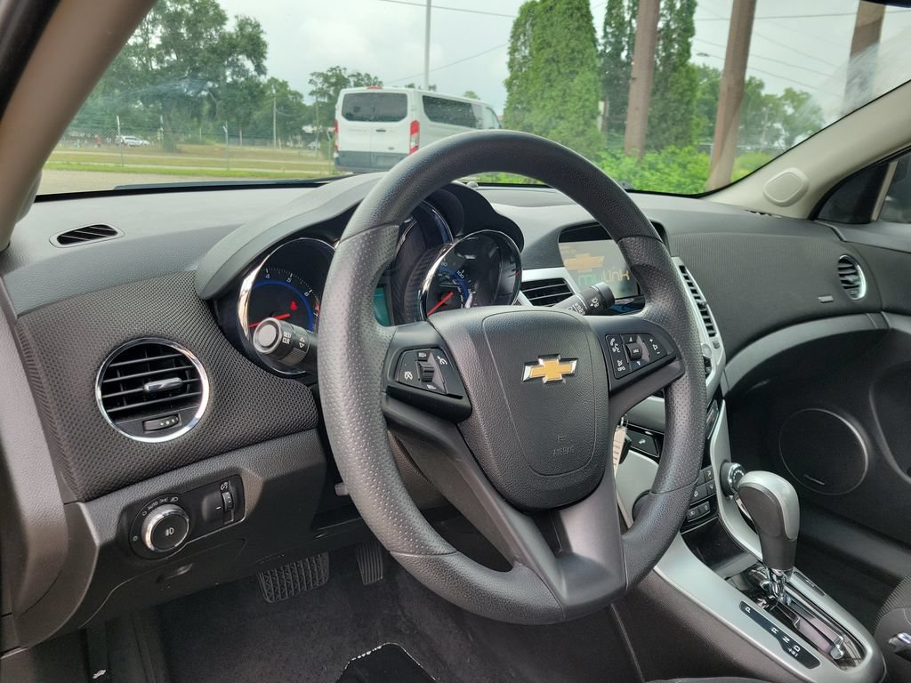 Used 2016 Chevrolet Cruze LT w/ Sun And Sound Package FWD image 19