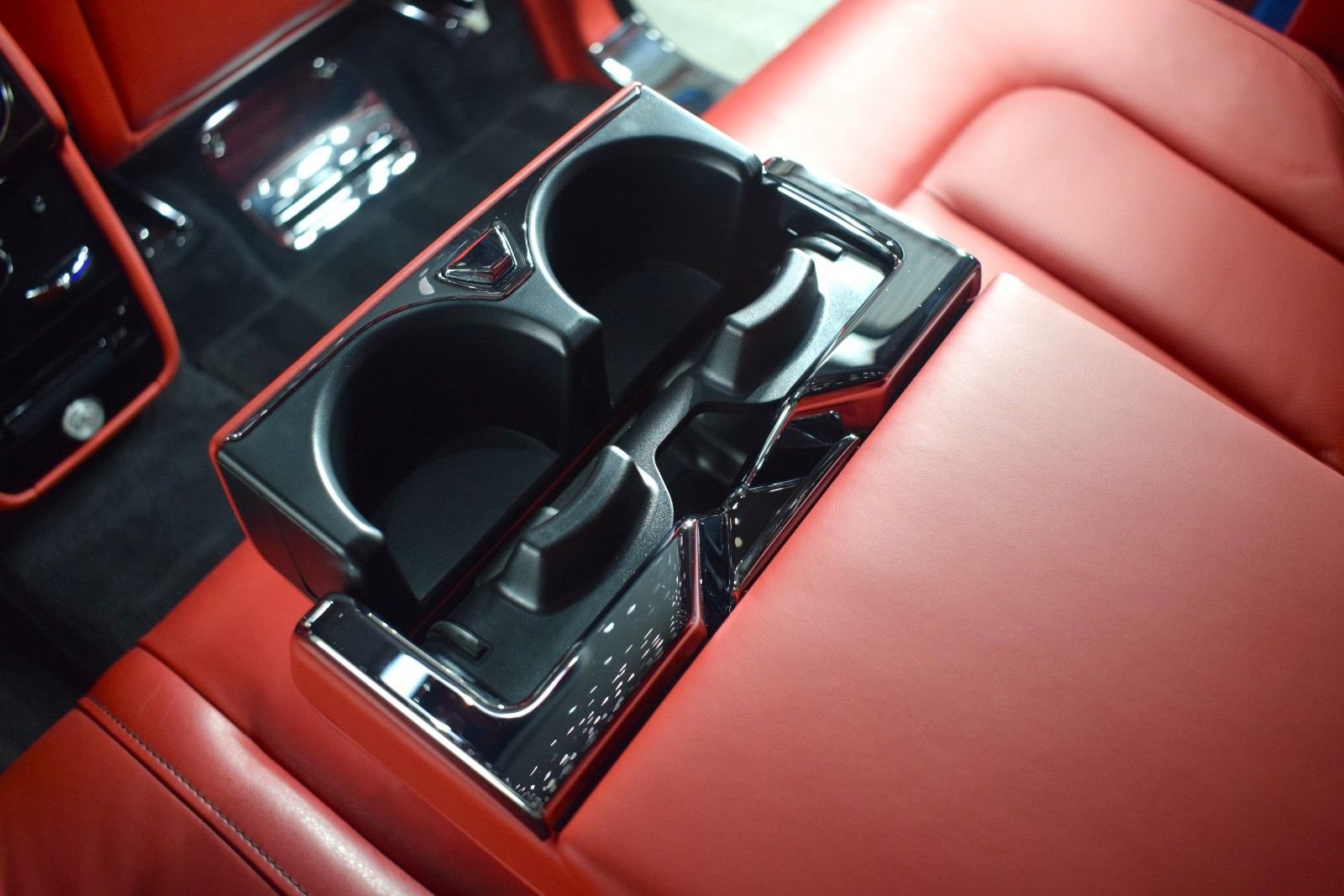 Certified 2022 Rolls-Royce Cullinan w/ Dynamic Package image 22