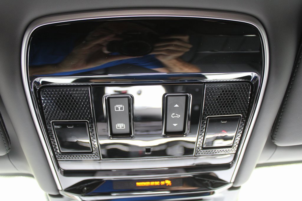 New 2025 Land Rover Range Rover SV image 51