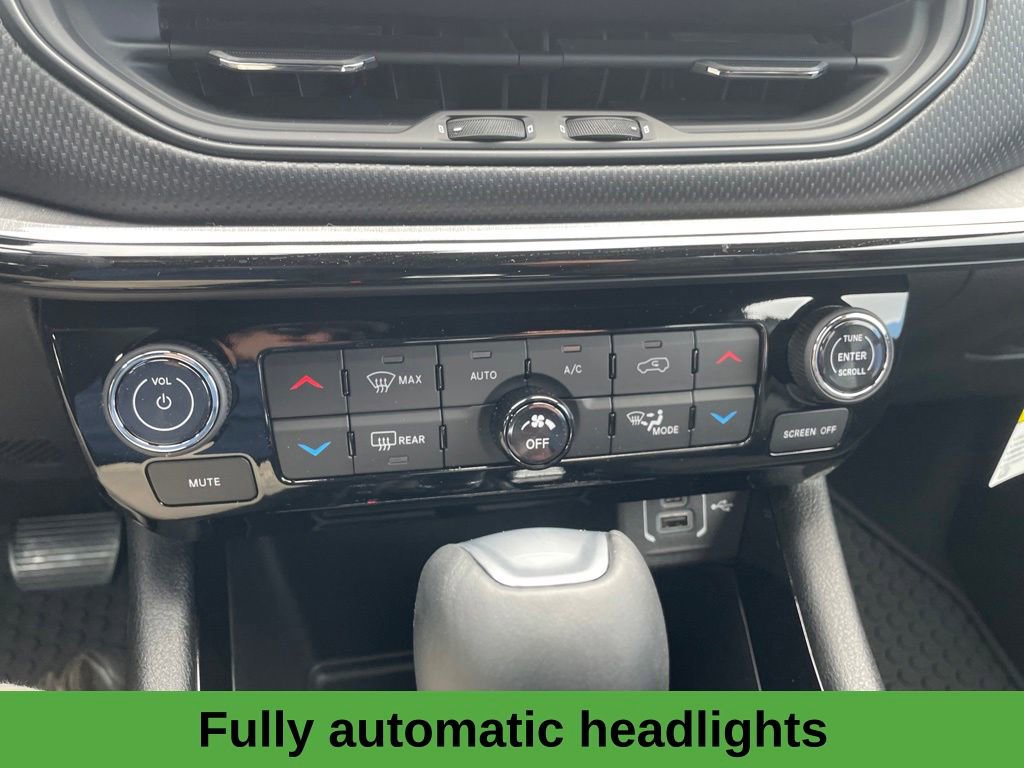 Used 2024 Jeep Compass Trailhawk w/ Trailhawk Convenience Group image 10