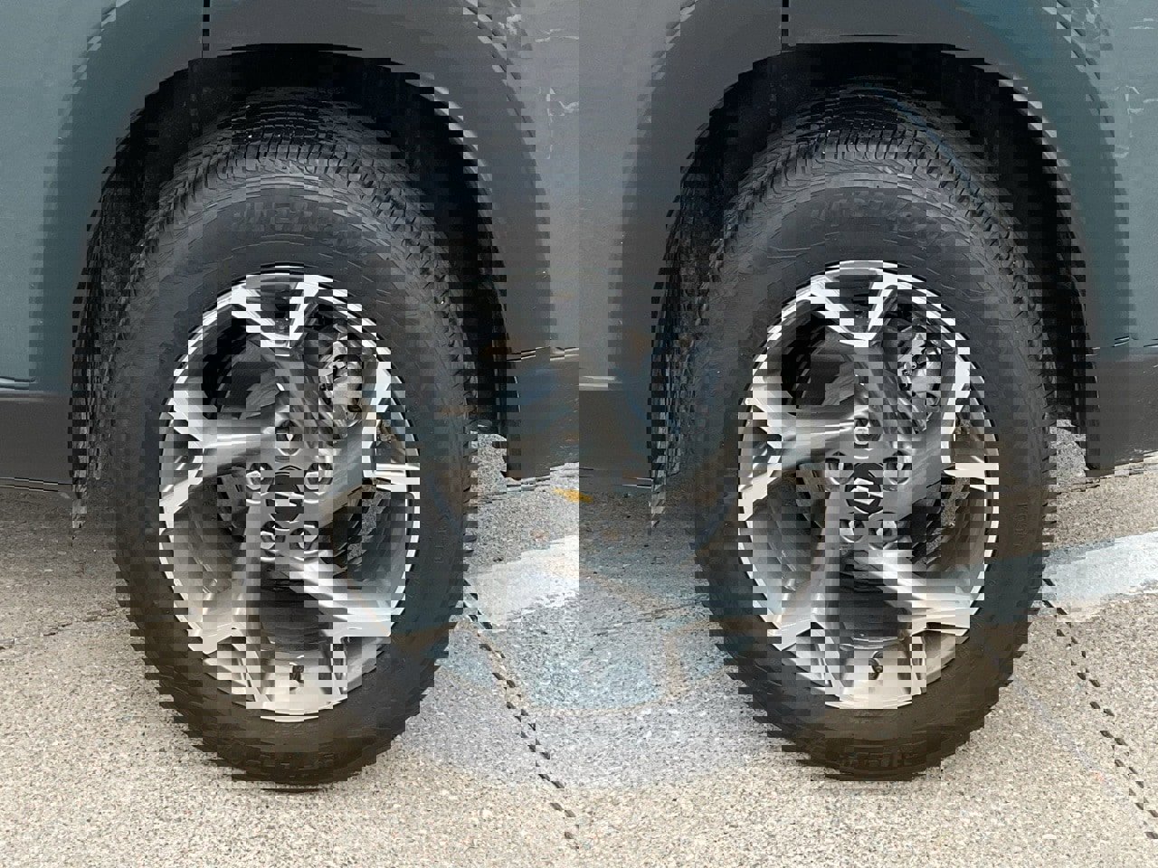 Used 2025 Chevrolet Trax LT w/ LT Convenience Package image 8