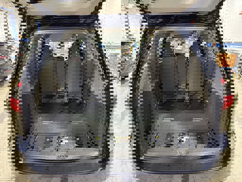 Used 2020 Toyota Sienna XLE w/ XLE Navigation Package image 11