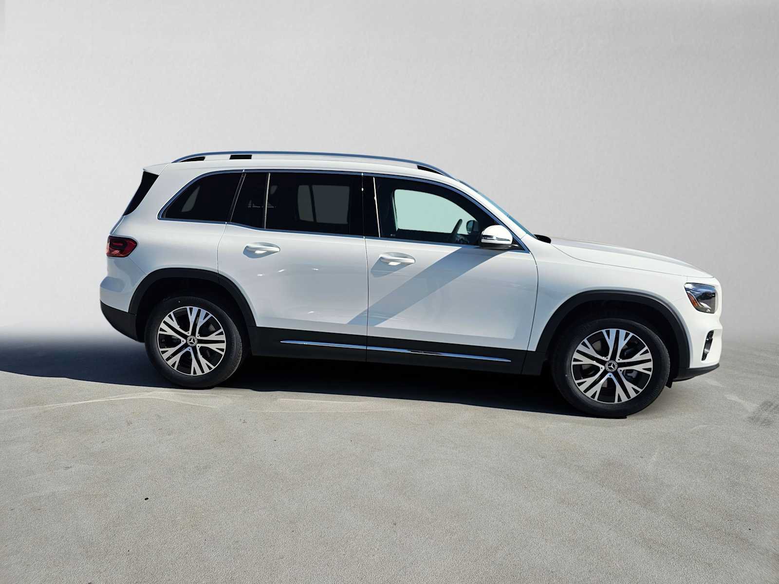 New 2026 Mercedes-Benz GLB 250 image 2