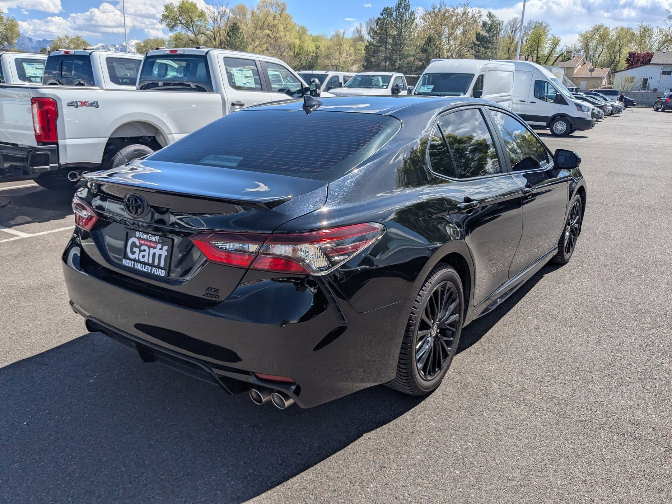 Used 2021 Toyota Camry SE image 3