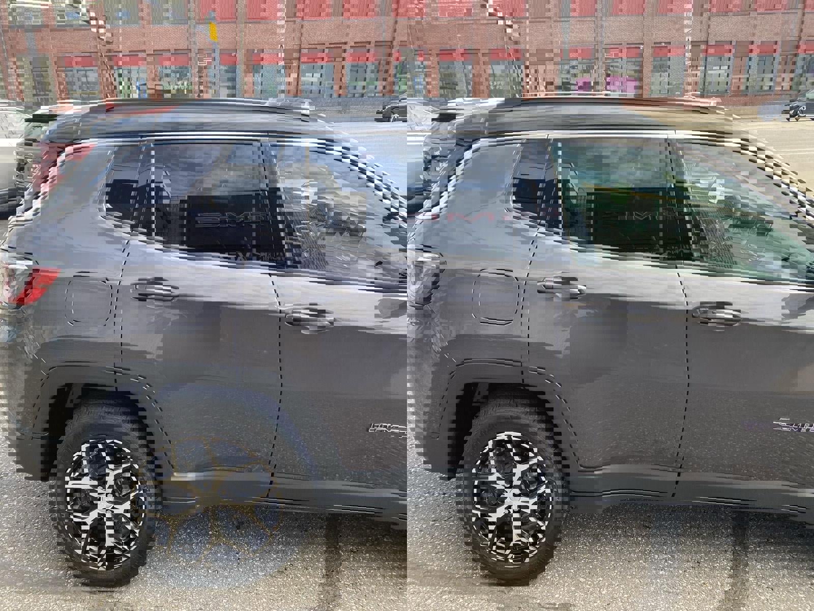 Used 2024 Jeep Compass Limited image 10