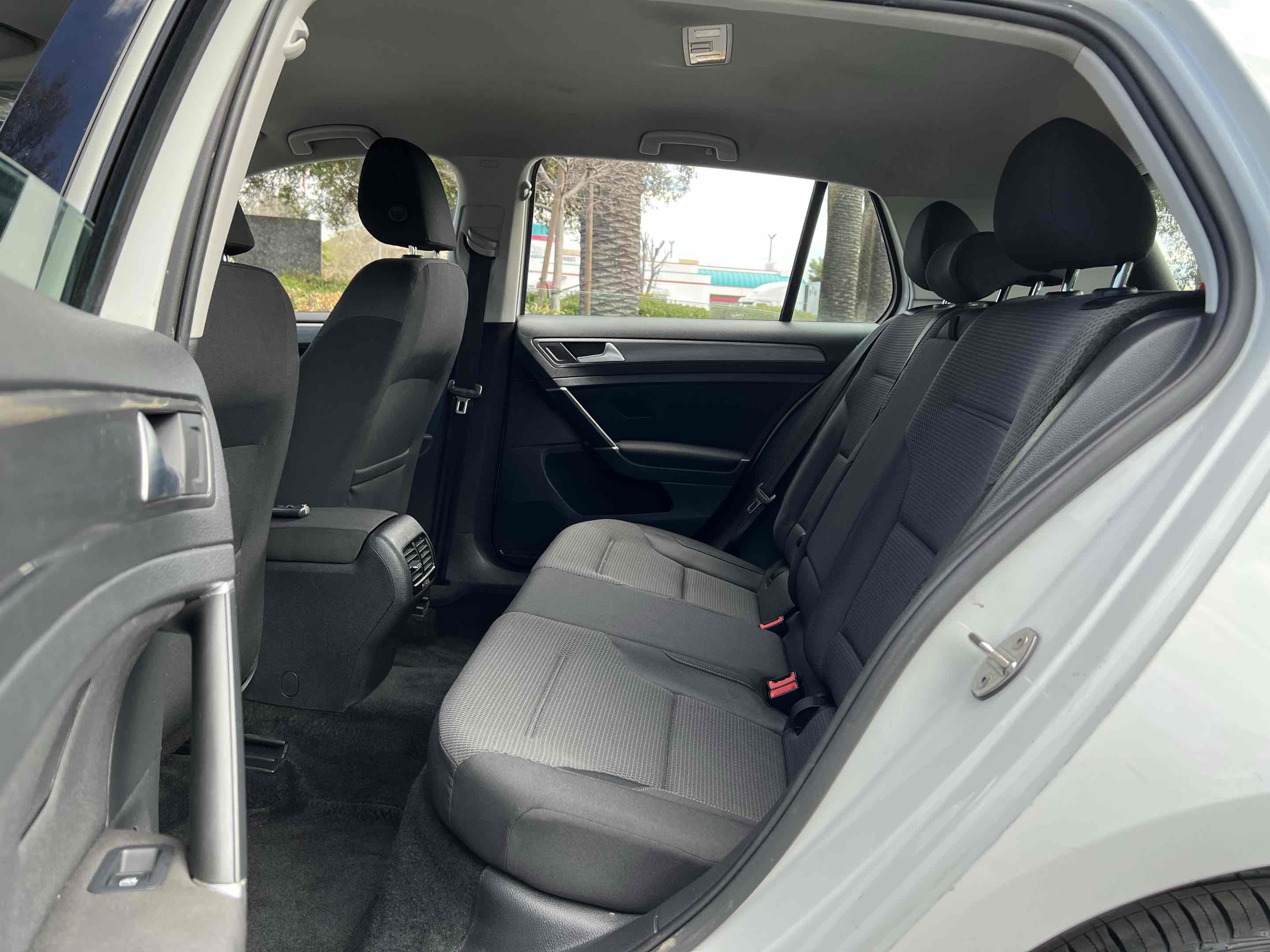 Used 2019 Volkswagen e-Golf SE w/ Driver Assistance Package image 5