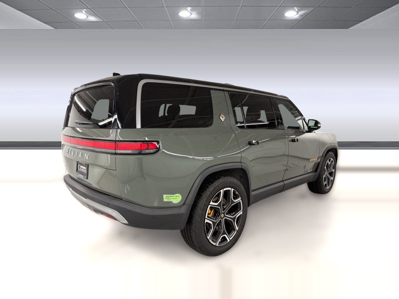 Used 2022 Rivian R1S Launch Edition Quad AWD/4WD image 9