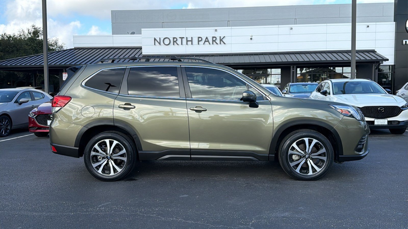 Used 2024 Subaru Forester Limited AWD/4WD image 2