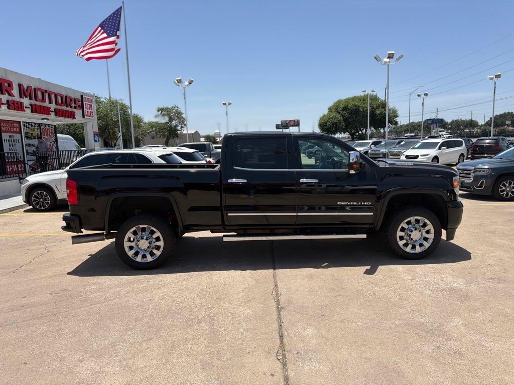 Used 2019 GMC Sierra 2500 Denali w/ Duramax Plus Package AWD/4WD image 6