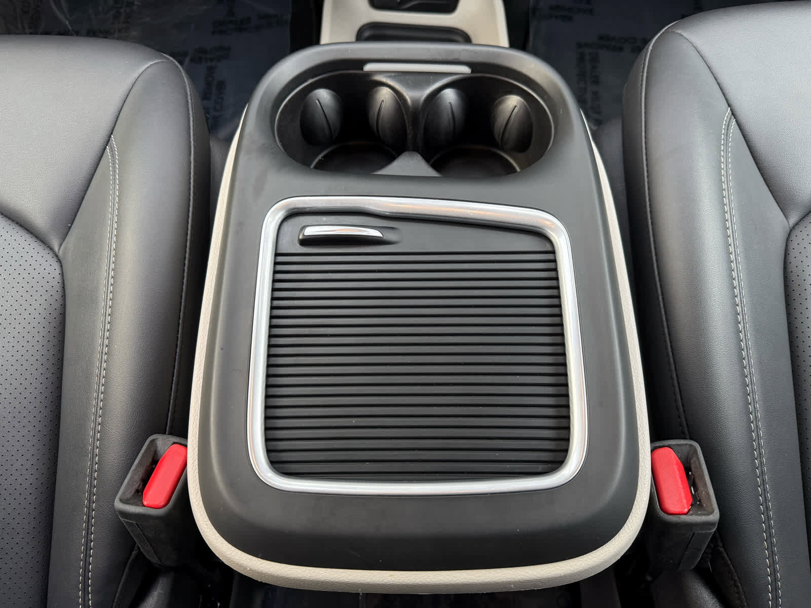 Used 2024 Chrysler Pacifica Touring-L image 15