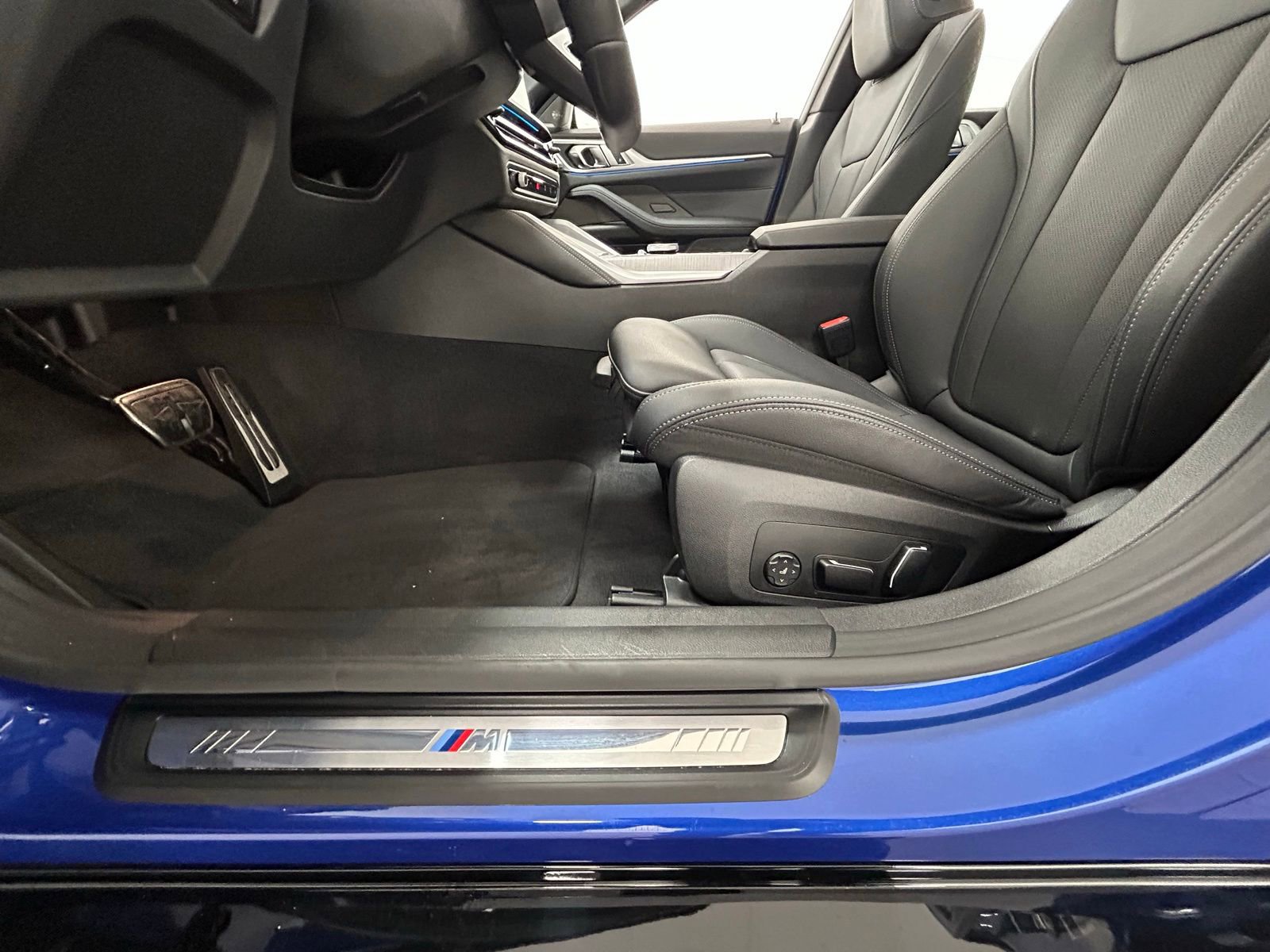 Used 2025 BMW i4 xDrive40i image 32