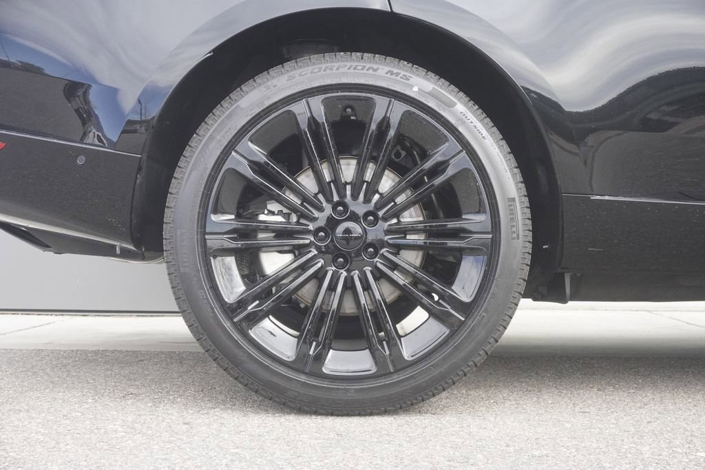New 2026 Land Rover Range Rover Long Wheelbase SE AWD/4WD image 34