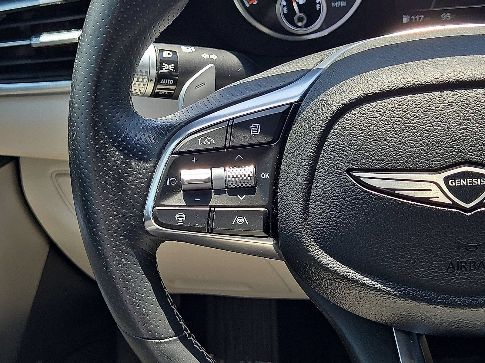 Used 2025 Genesis G70 2.5T RWD image 18