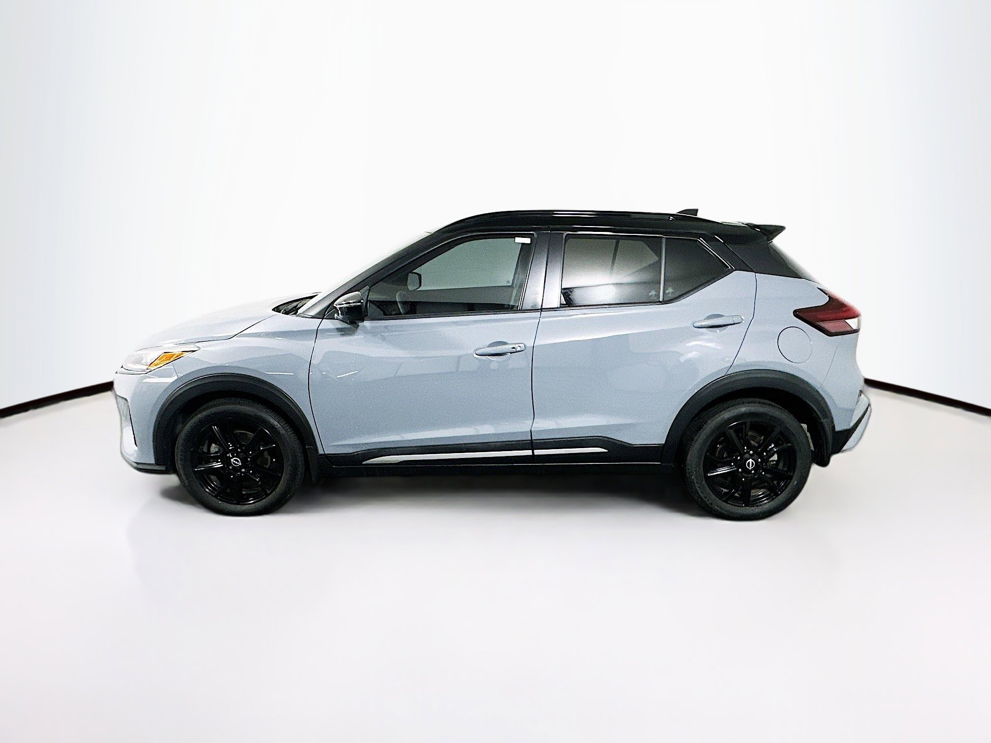 Used 2024 Nissan Kicks SR w/ SR Premium Package image 4