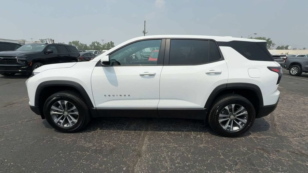 Used 2026 Chevrolet Equinox LT w/ Convenience Package II FWD image 5
