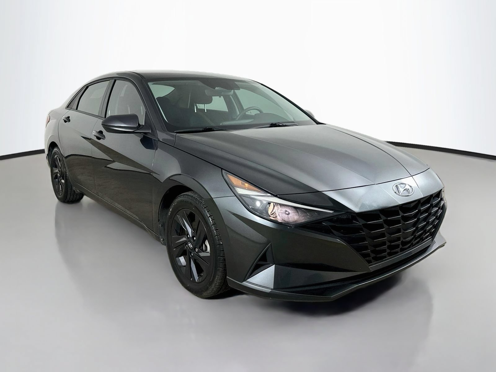Used 2021 Hyundai Elantra SEL FWD image 3