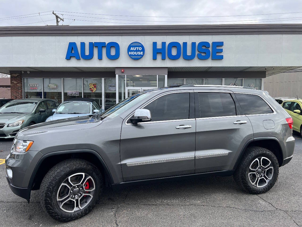 Used 2011 Jeep Grand Cherokee Overland Summit AWD/4WD image 7