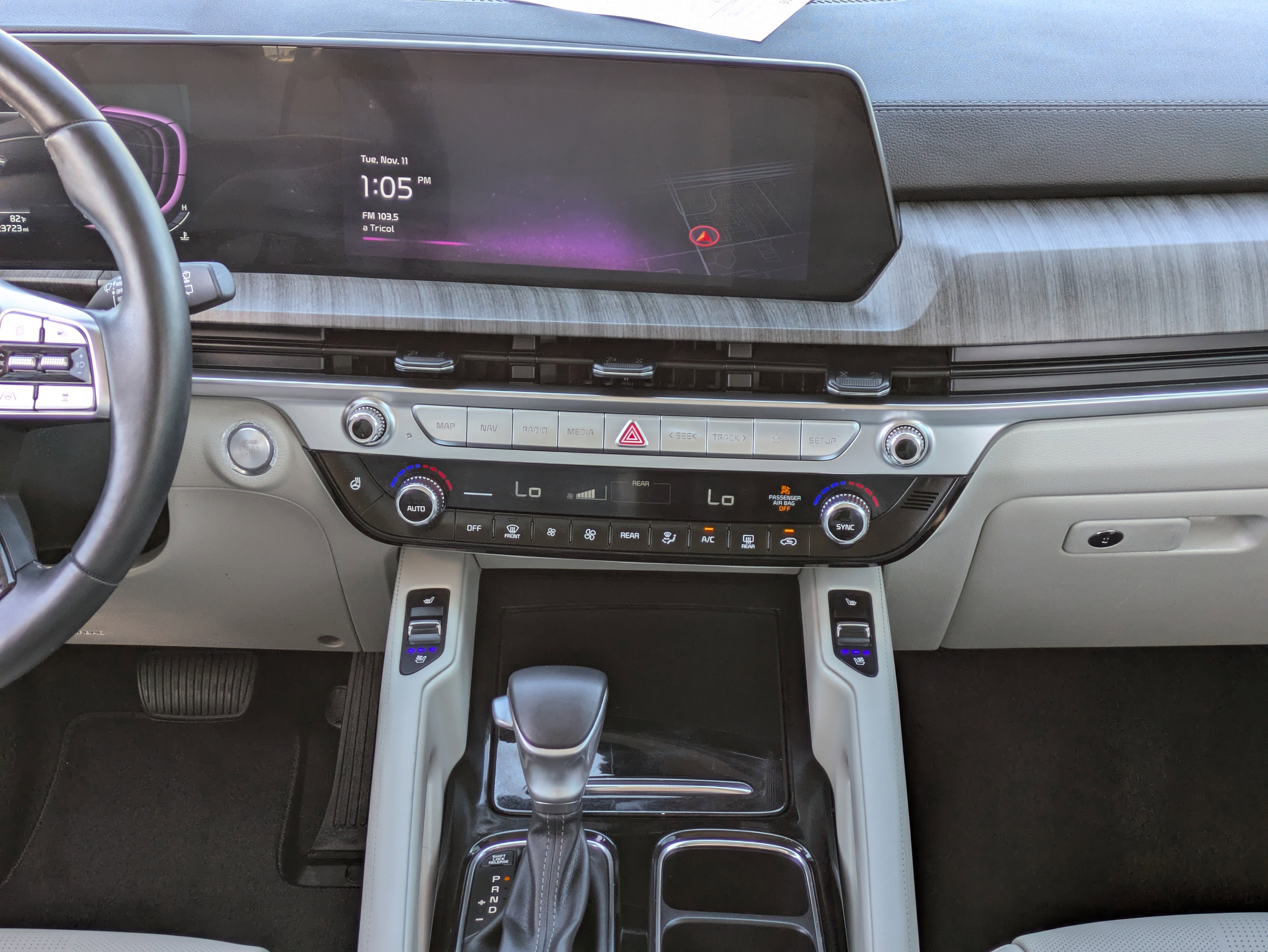 Used 2024 Kia Telluride EX w/ EX Captain's Chair Package image 18