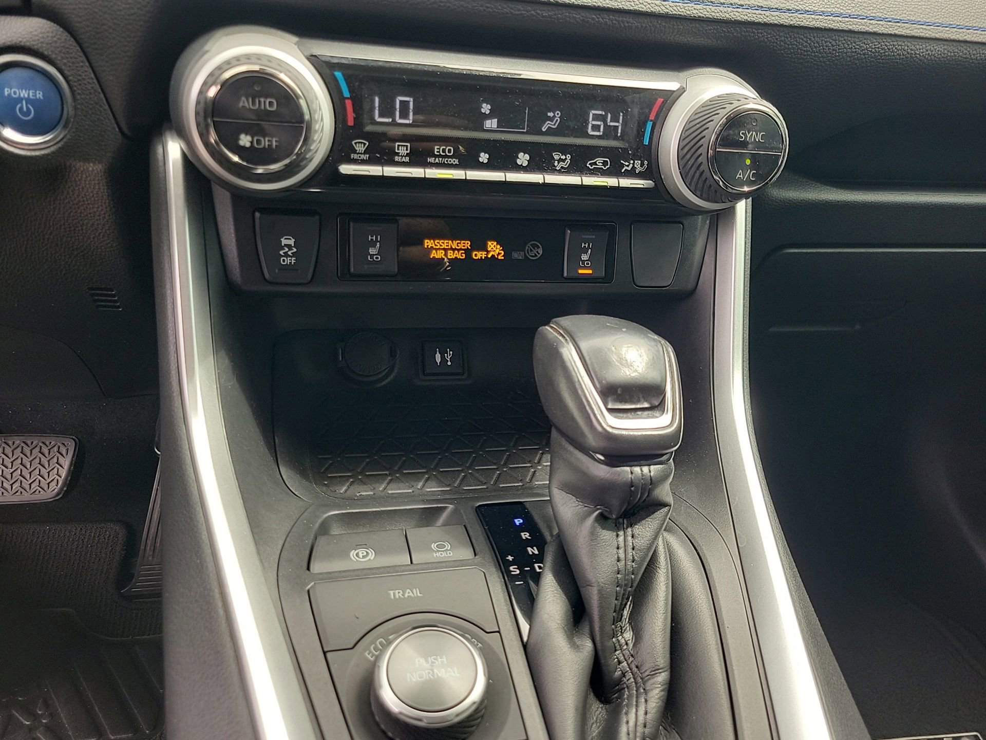 Used 2019 Toyota RAV4 XSE w/ XSE Weather Package AWD/4WD image 27