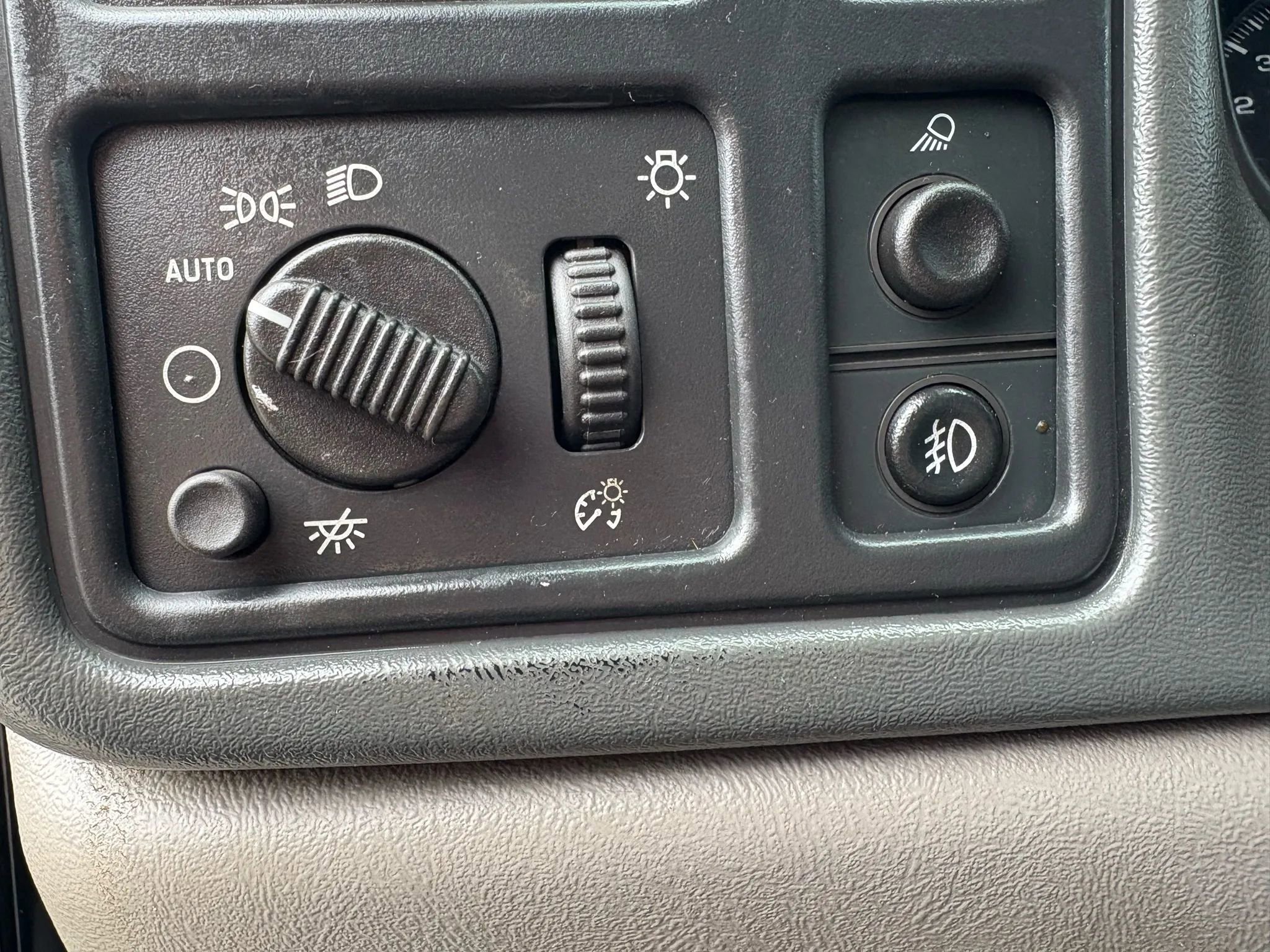 Used 2005 Chevrolet Avalanche Z71 w/ Preferred Equipment Group image 21