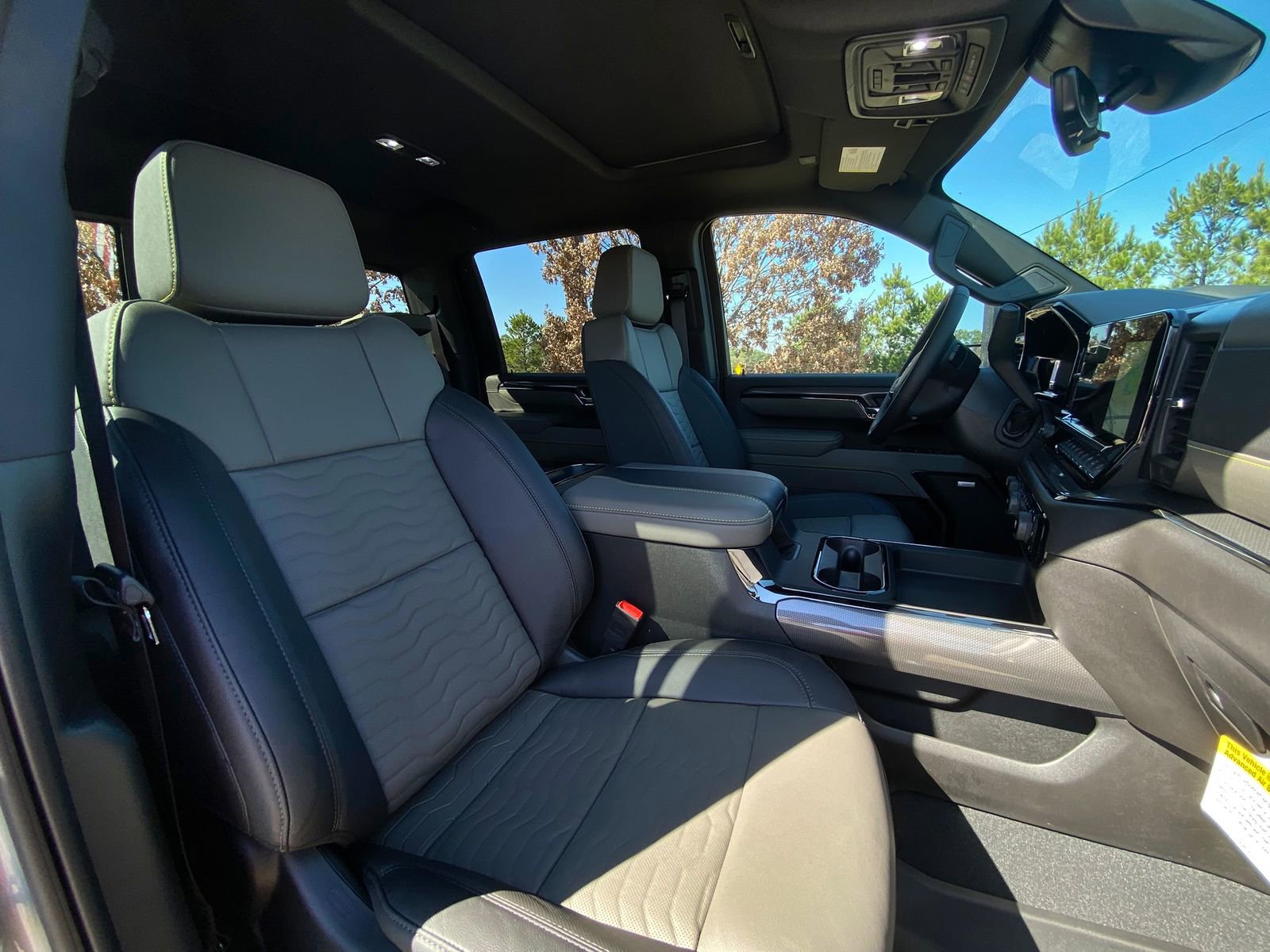 Used 2025 Chevrolet Silverado 2500 ZR2 w/ Technology Package image 19