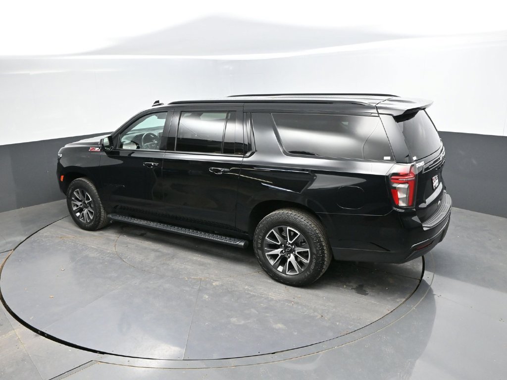 Used 2024 Chevrolet Suburban Z71 w/ Luxury Package AWD/4WD image 32