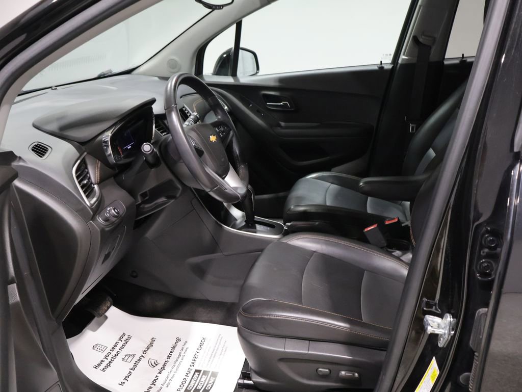 Used 2021 Chevrolet Trax LT w/ Redline Edition AWD/4WD image 10