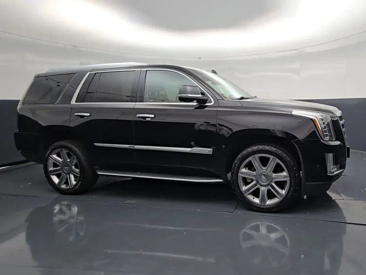 Used 2019 Cadillac Escalade Luxury AWD/4WD image 2