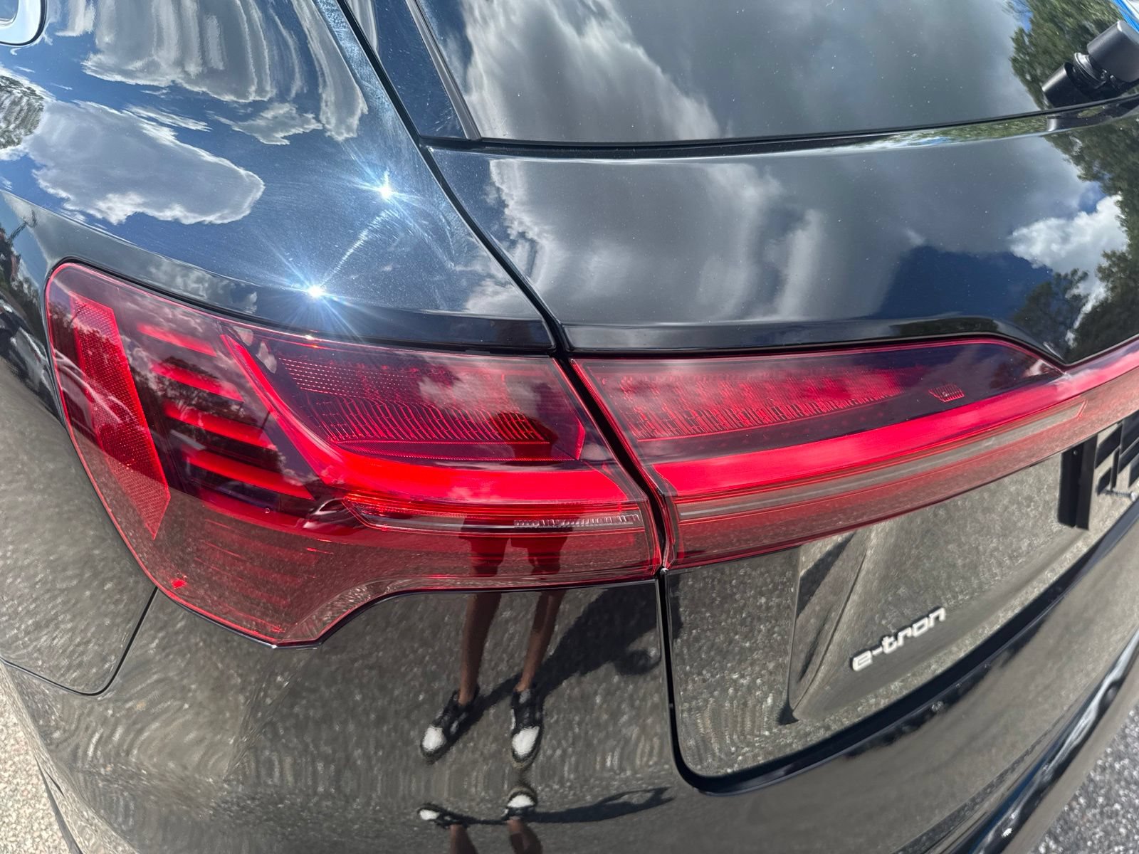 Used 2022 Audi e-tron Premium Plus AWD/4WD image 9