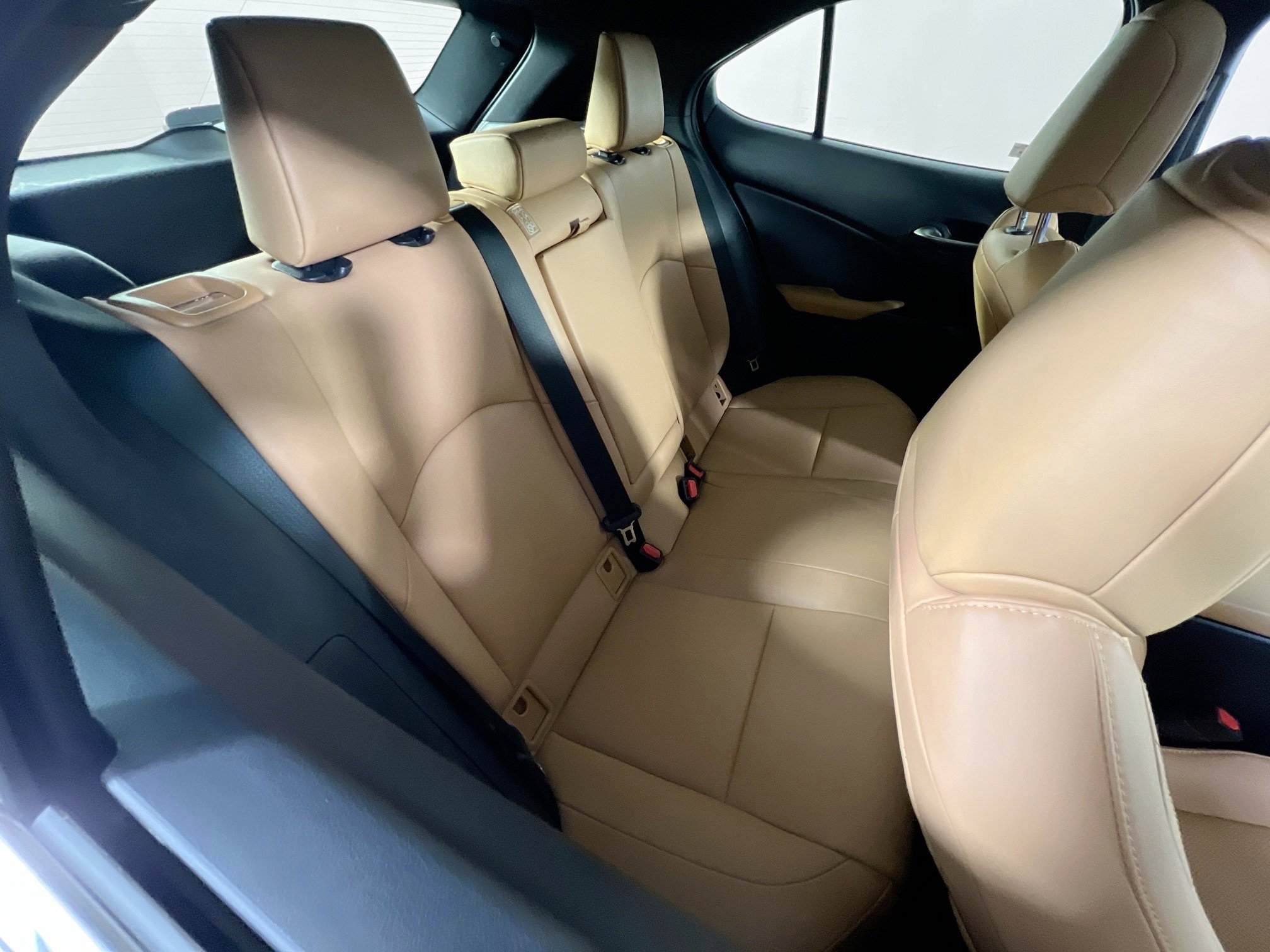 Used 2023 Lexus UX 250h AWD w/ Premium Package image 27