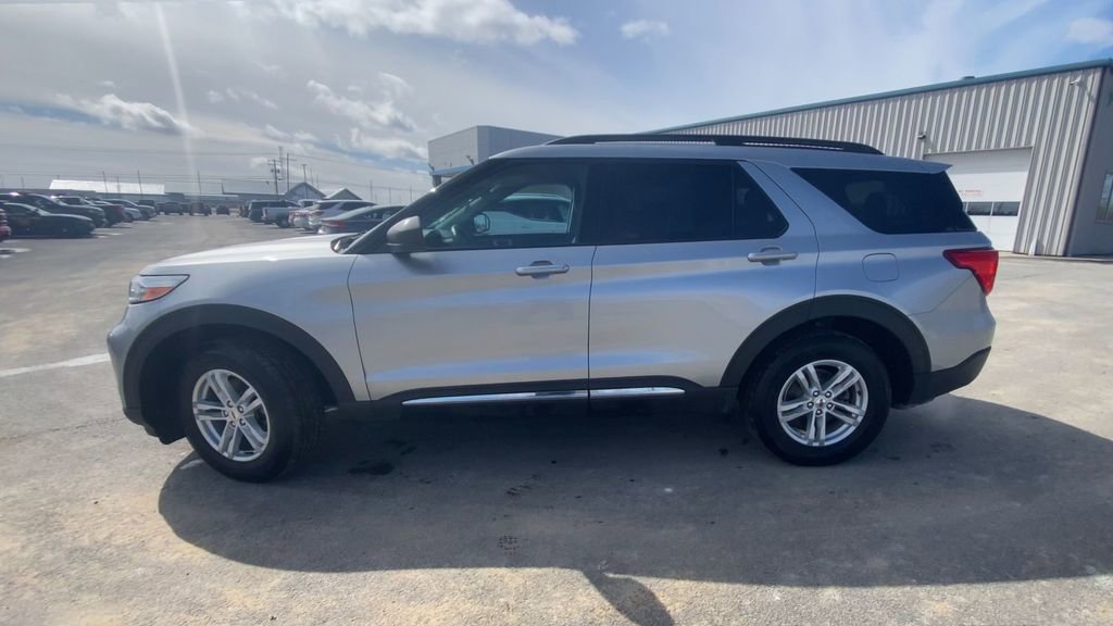 Used 2021 Ford Explorer XLT w/ Equipment Group 202A image 5
