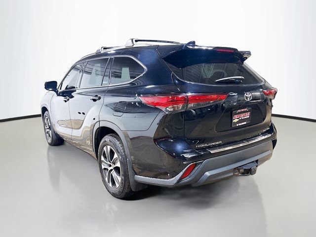 Used 2020 Toyota Highlander XLE AWD/4WD image 6