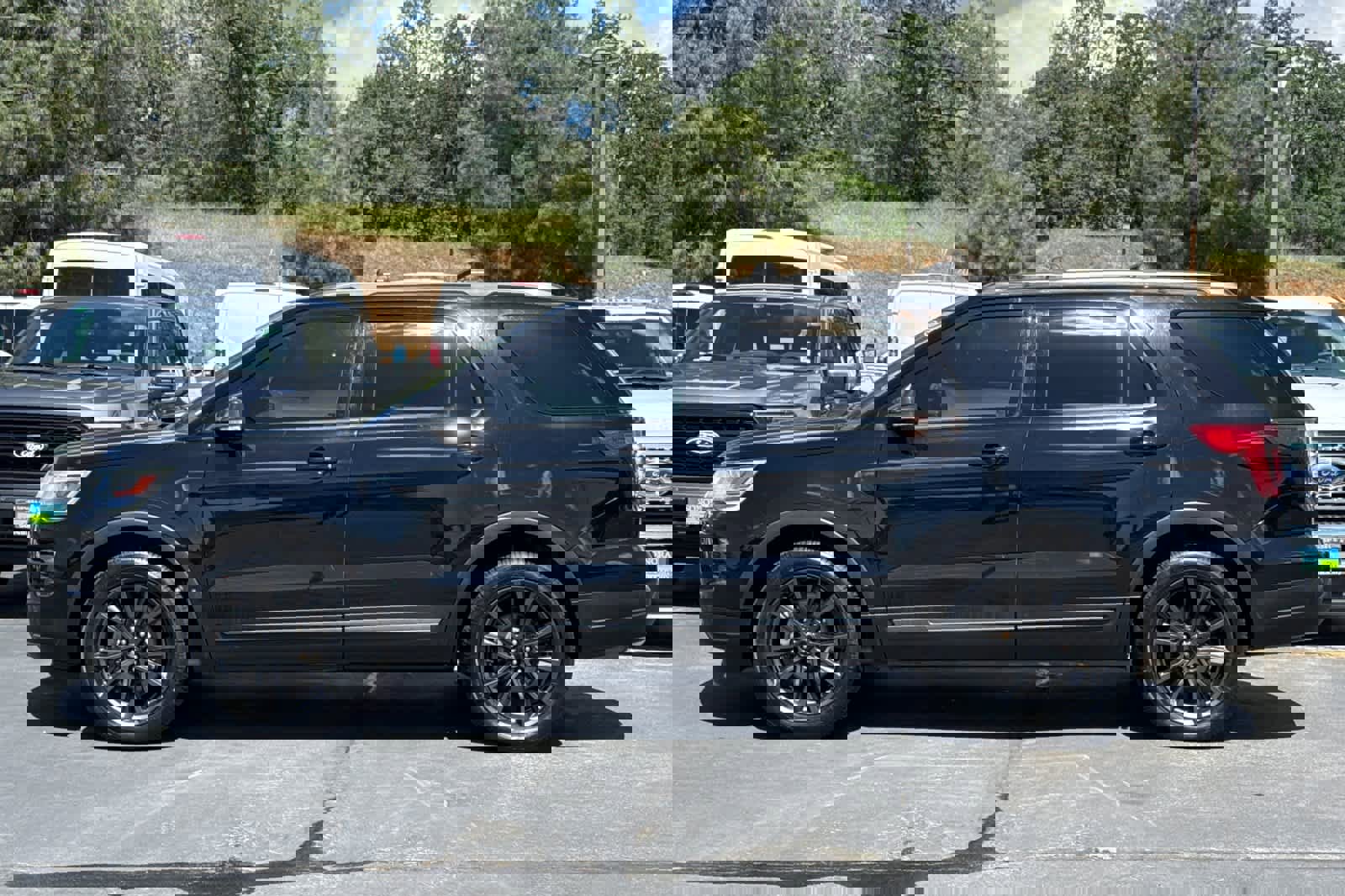 Used 2018 Ford Explorer XLT w/ Equipment Group 202A image 7